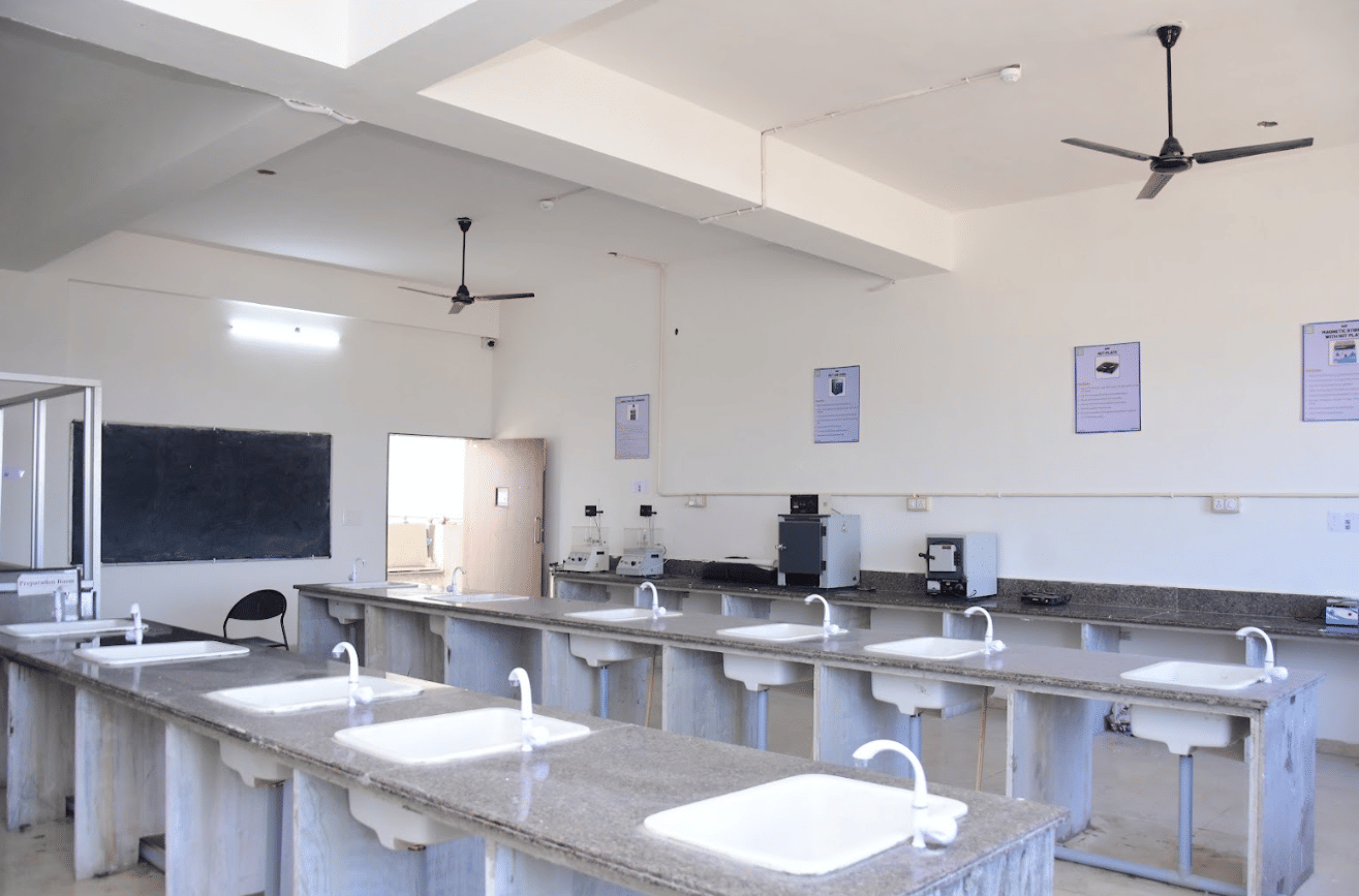 Biyani Institute of Pharmaceutical Sciences Jaipur Science Lab photo 18